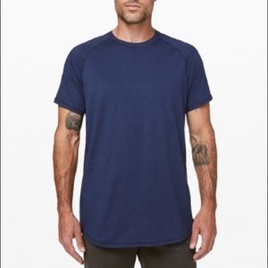 LULULEMON MEN BLUE FITTED U SHAPE HEM TEE